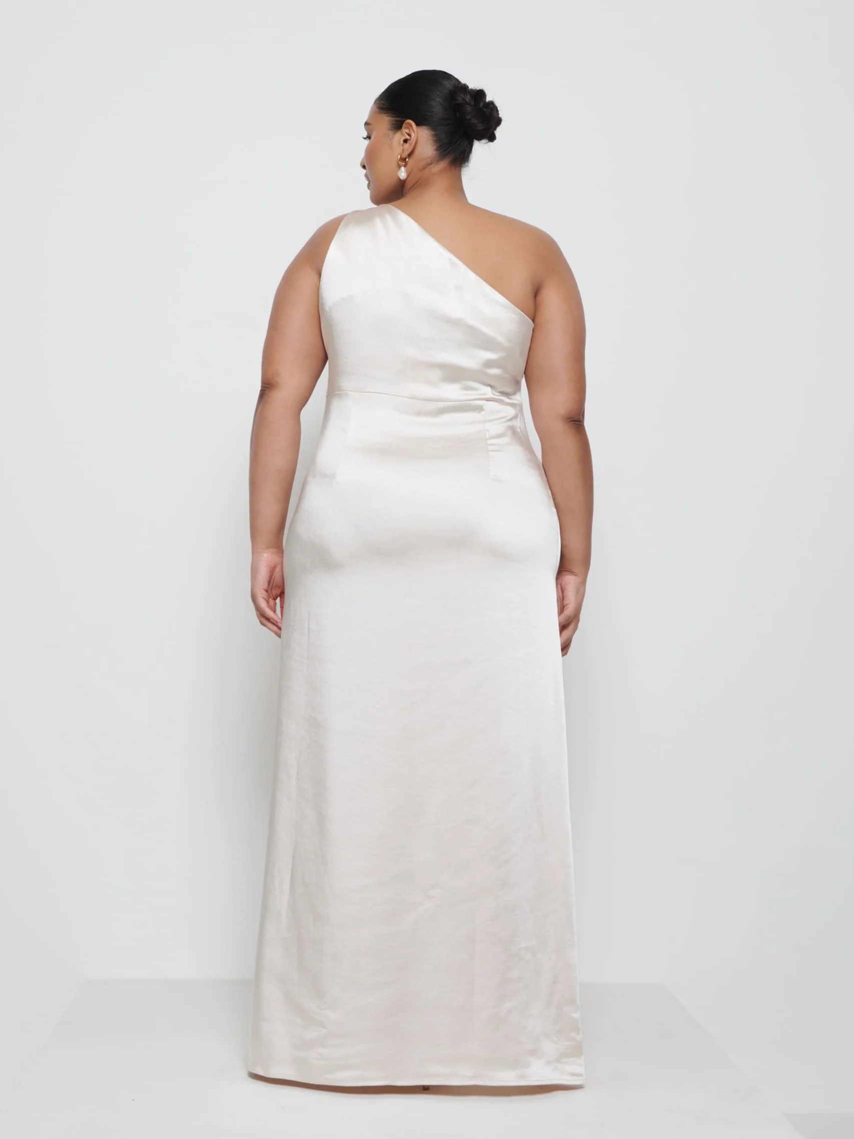 Amelia Ruched Maxi Bridesmaid Dress Curve - Champagne - Image 3