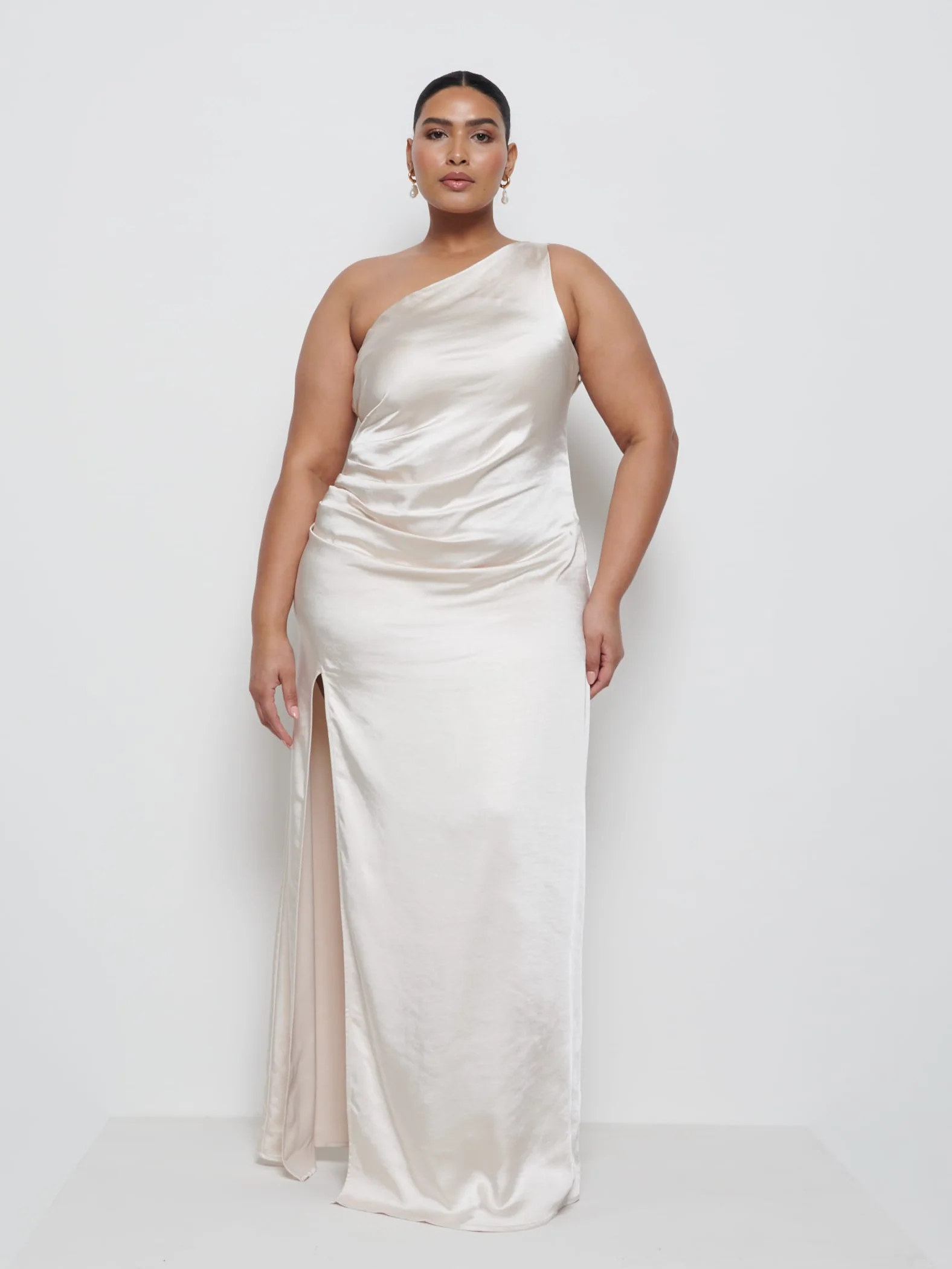 Amelia Ruched Maxi Bridesmaid Dress Curve - Champagne - Image 4