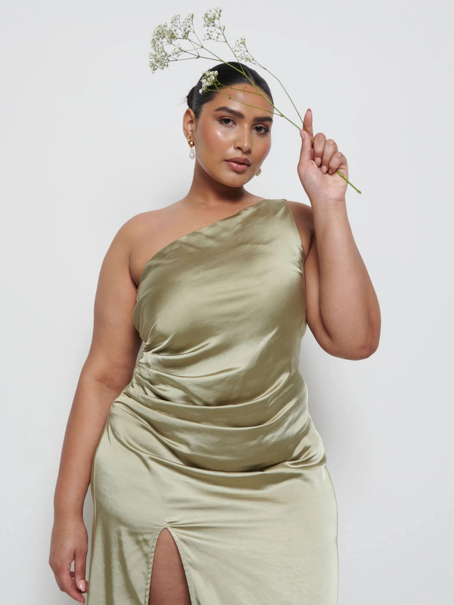 Amelia Ruched Maxi Bridesmaid Dress Curve - Olive - Image 2