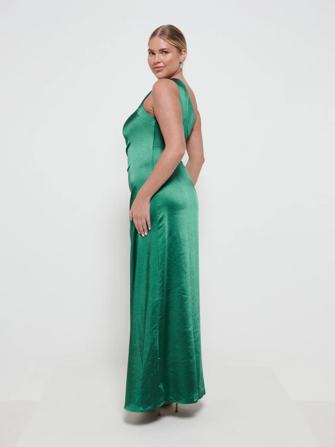 Amelia Ruched Maxi Bridesmaid Dress - Matte Emerald - Image 4