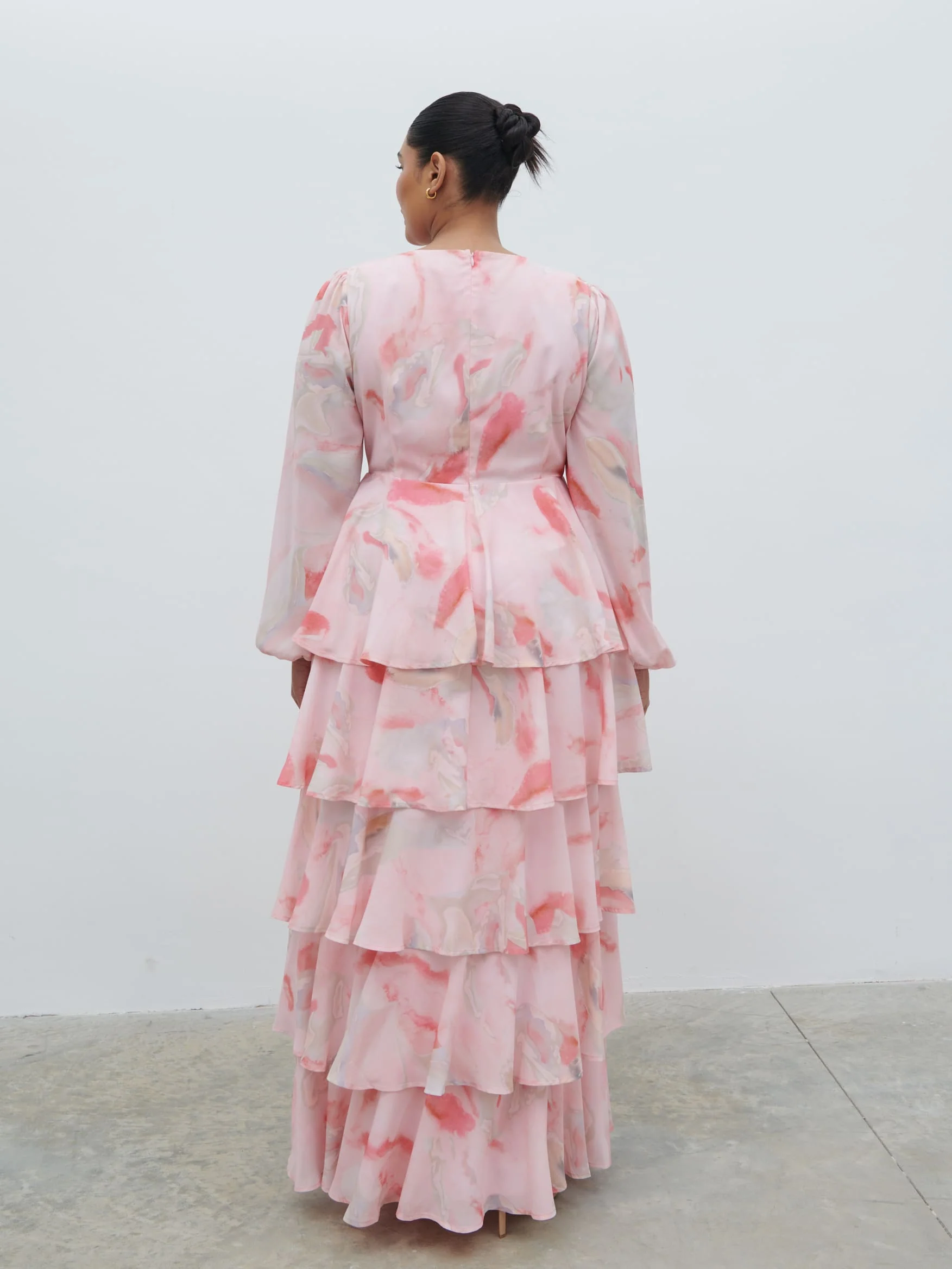 Ashton Ruffle Maxi Dress Curve - Pink Marble Ombre - Image 3