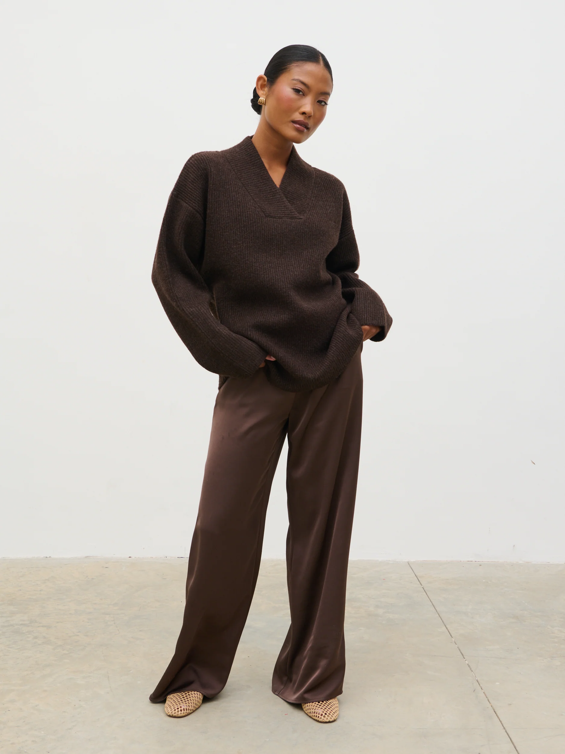 Briana Chunky V-Neck Knit Jumper - Chocolate - Image 3