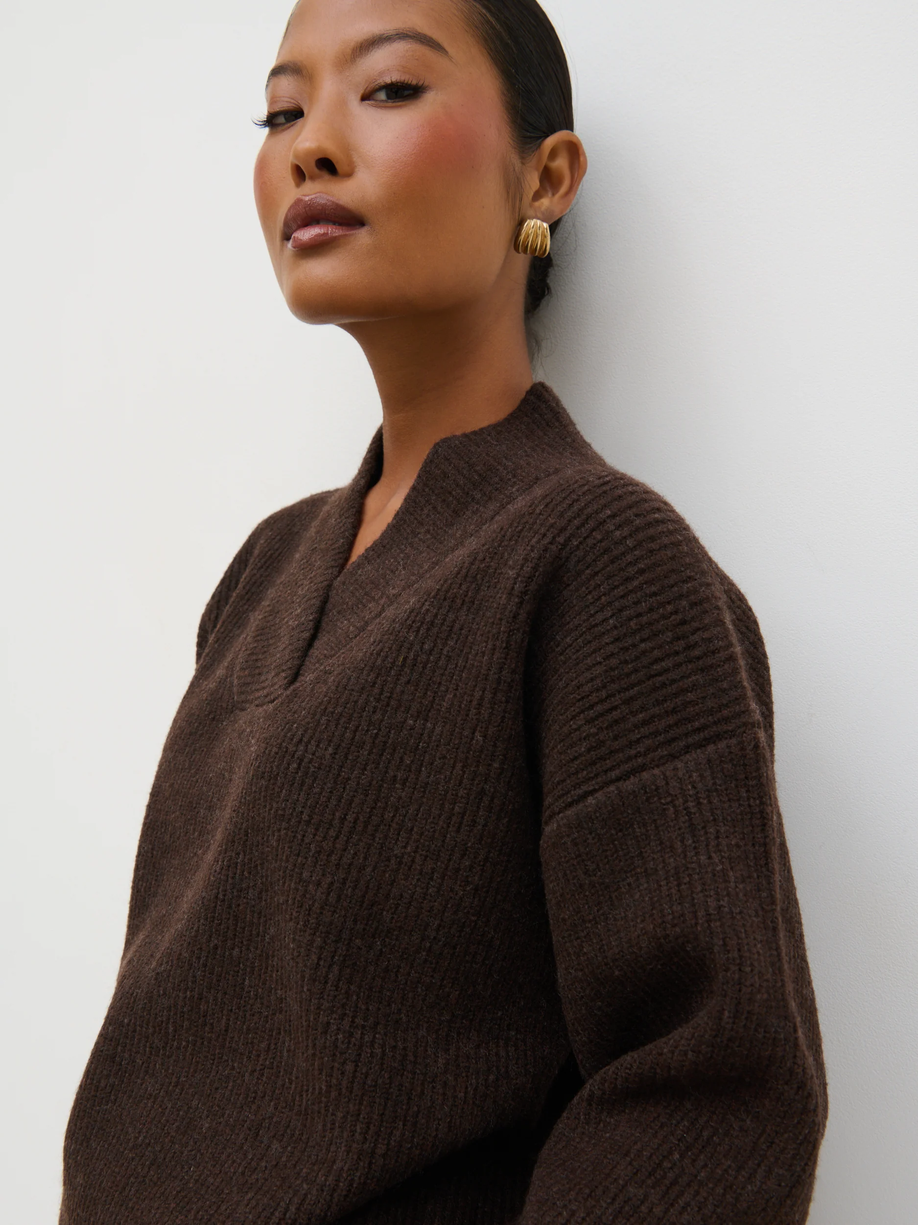 Briana Chunky V-Neck Knit Jumper - Chocolate - Image 4