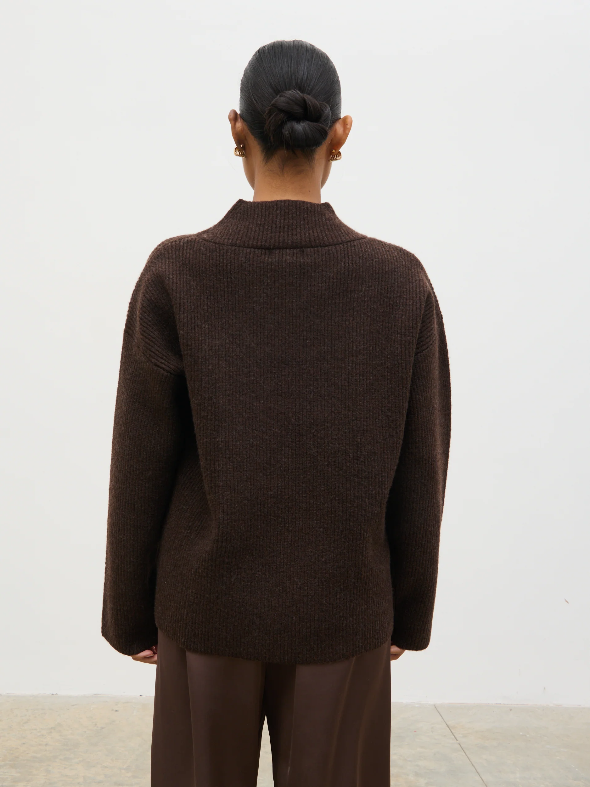 Briana Chunky V-Neck Knit Jumper - Chocolate - Image 7