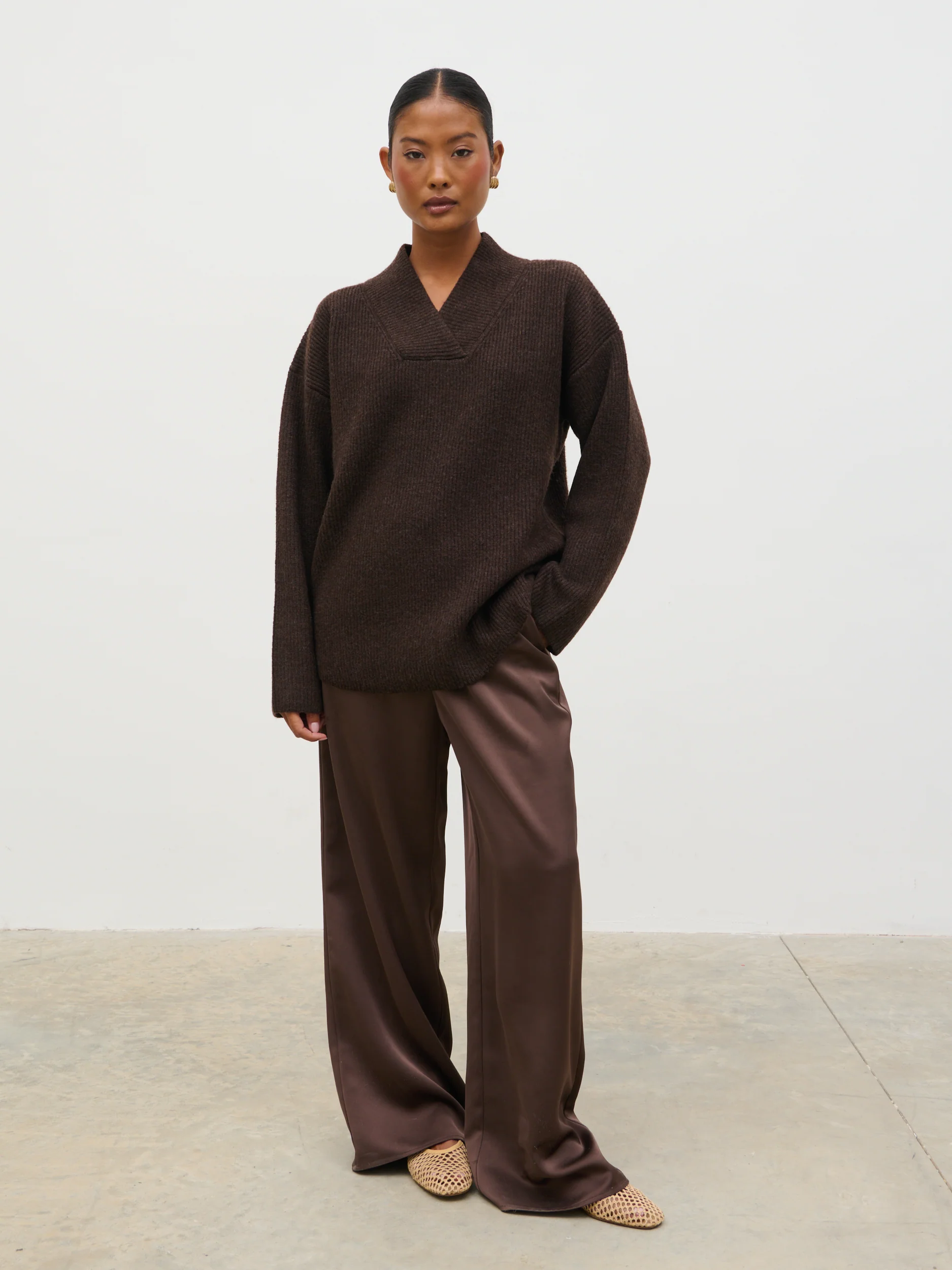 Briana Chunky V-Neck Knit Jumper - Chocolate - Image 8