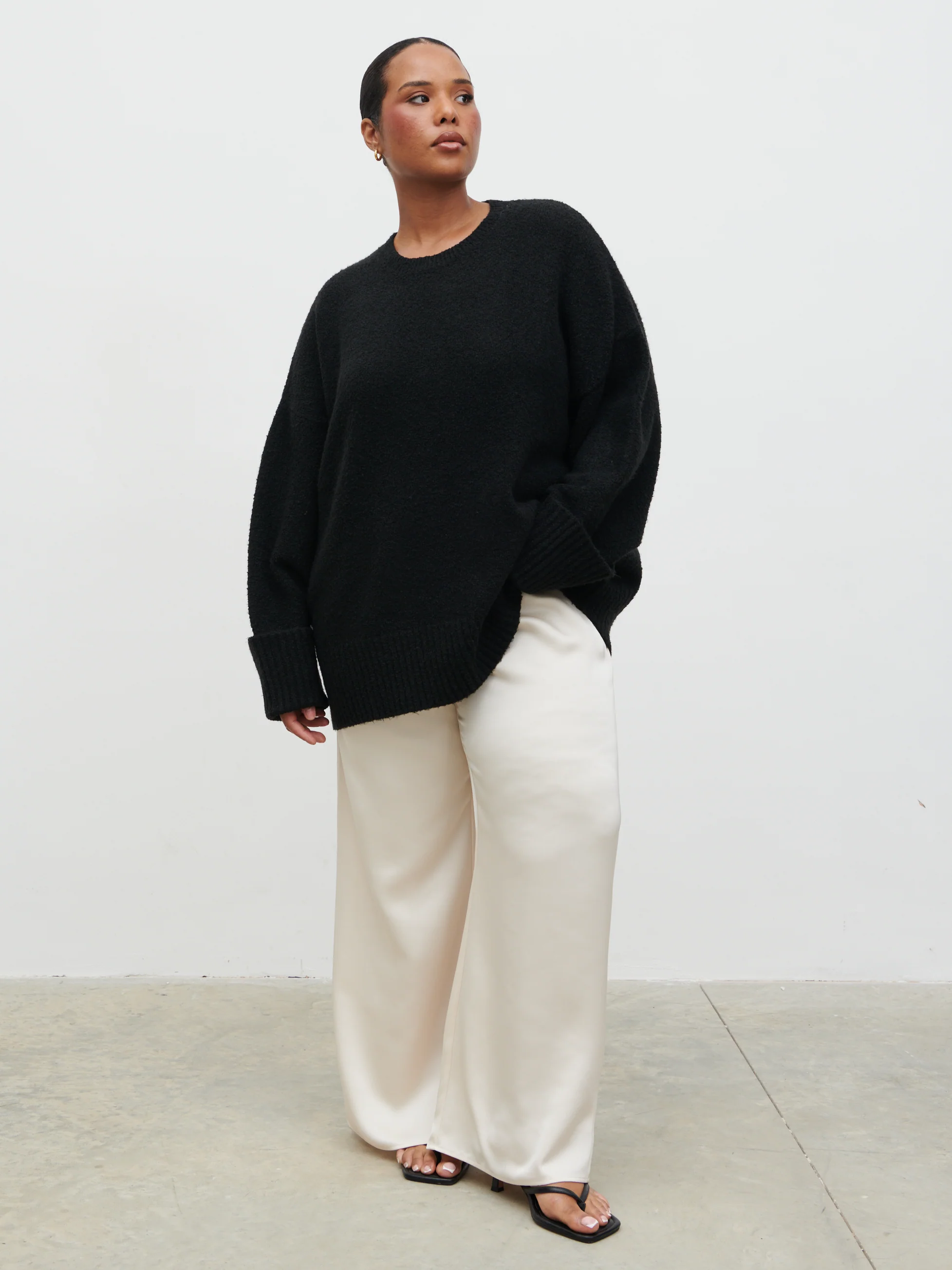Camille Oversized Borg Jumper Curve - Black - Image 3