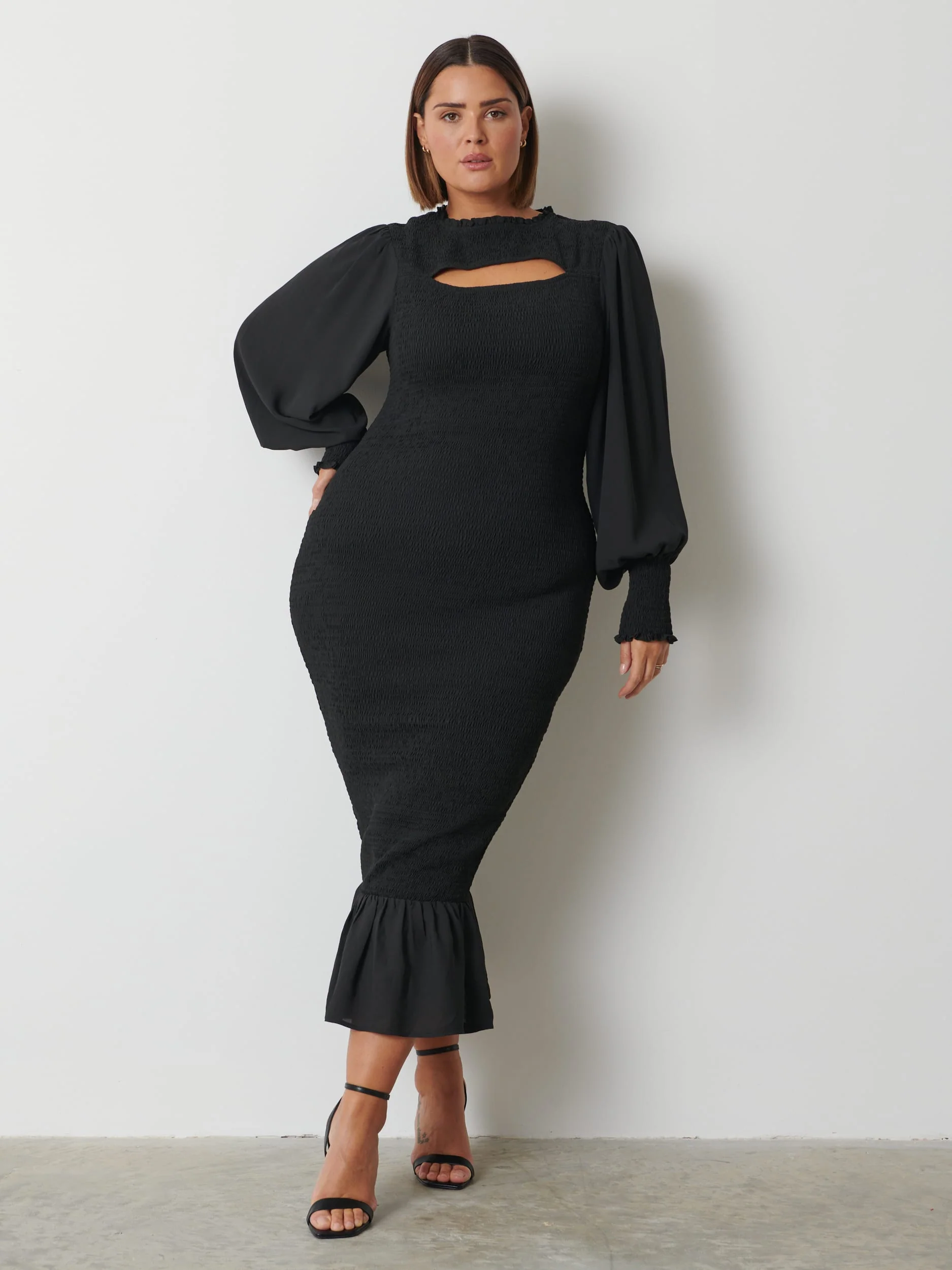 Elise Cut Out Shirred Midaxi Dress Curve - Black - Image 4