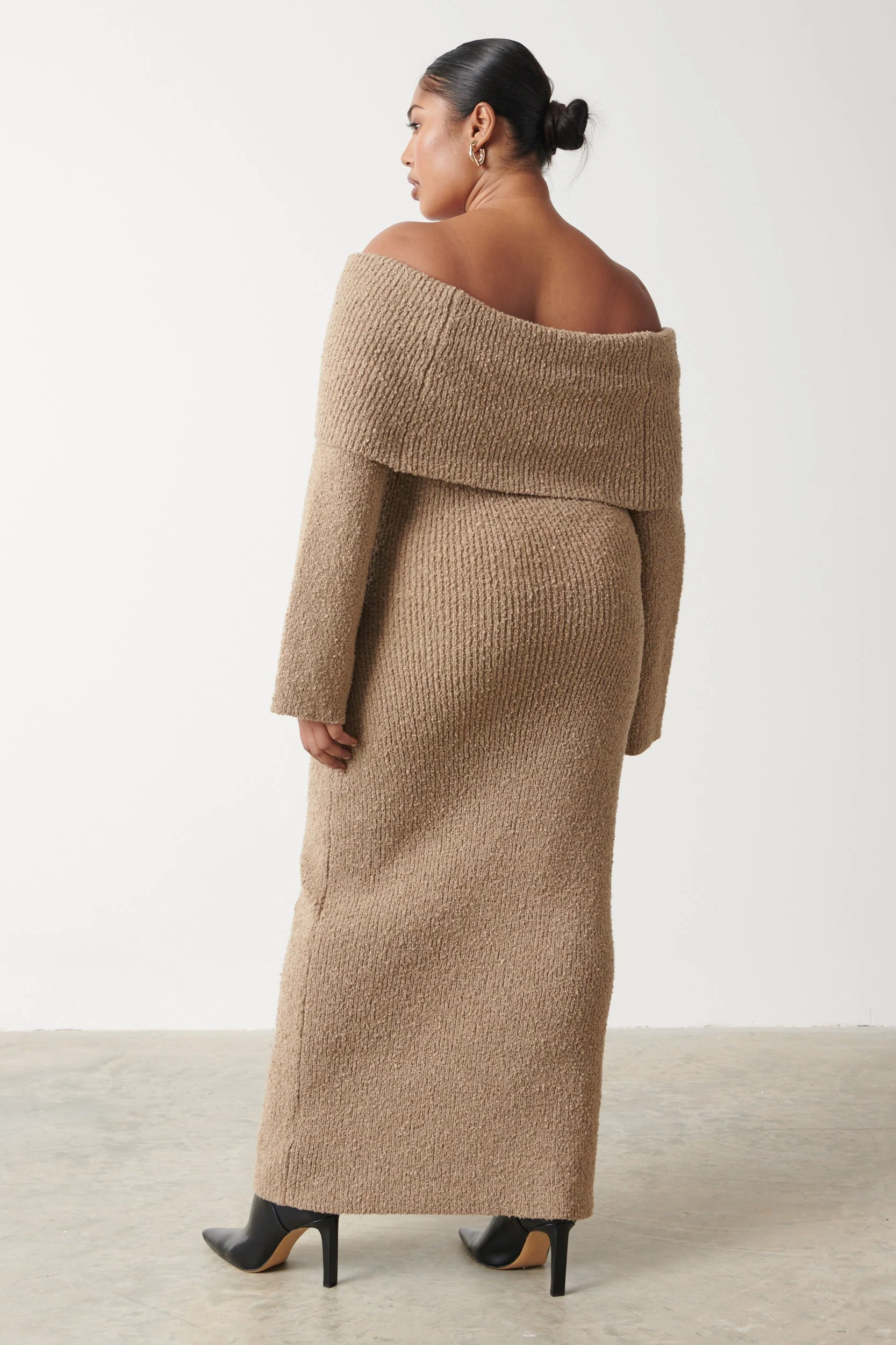 Elodie Midaxi Bardot Knit Dress Curve - Mushroom - Image 5