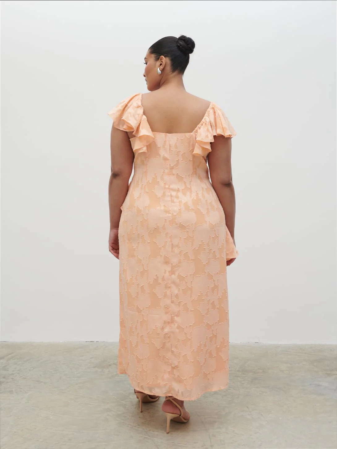 Eloise Ruffle Midaxi Dress Curve - Apricot - Image 3