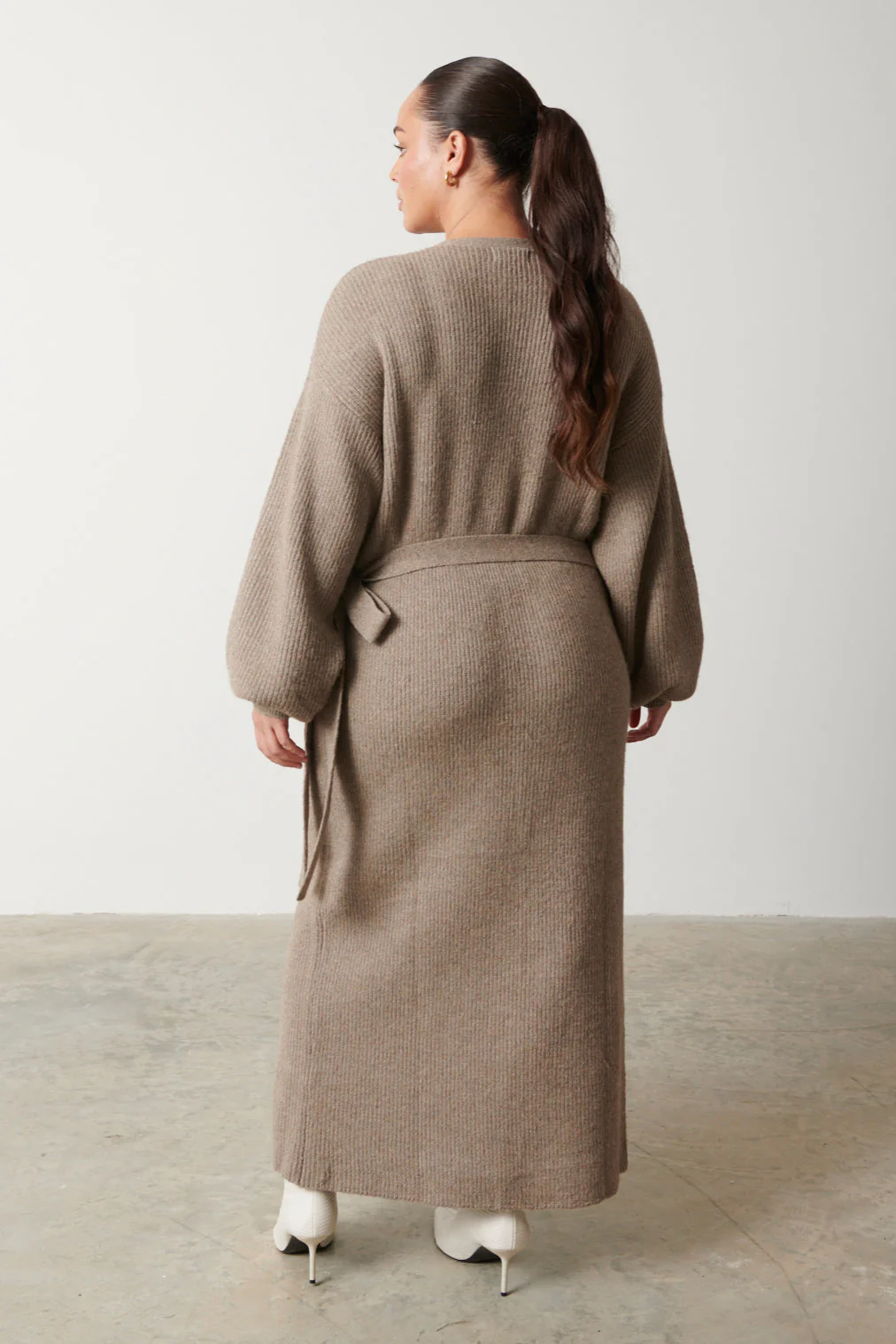 Kinsley Ribbed Wrap Dress Curve - Mushroom - Image 3