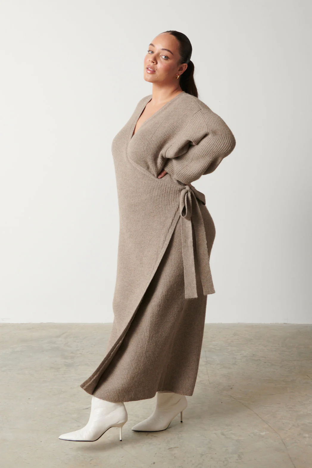 Kinsley Ribbed Wrap Dress Curve - Mushroom - Image 4