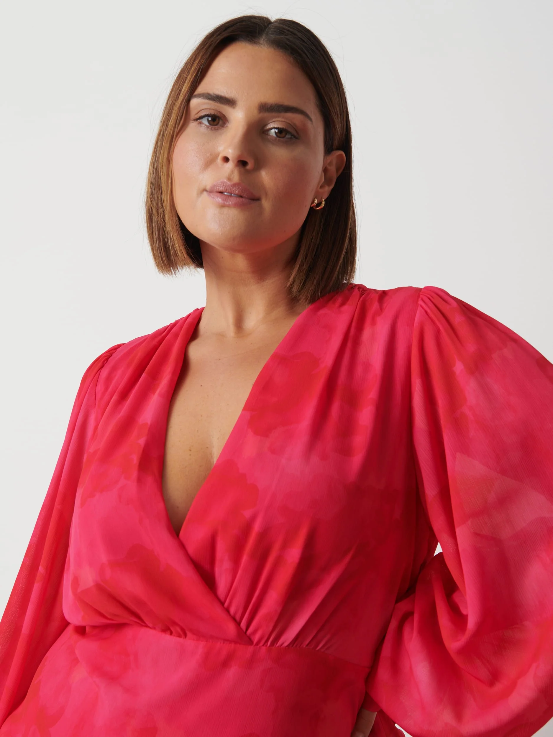 Lilianna Backless Balloon Sleeve Printed Dress Curve - Pink and Red Watercolour - Image 2