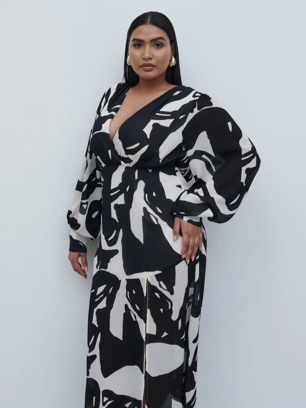Lilianna Balloon Sleeve Printed Dress Curve - Monochrome Abstract - Image 4