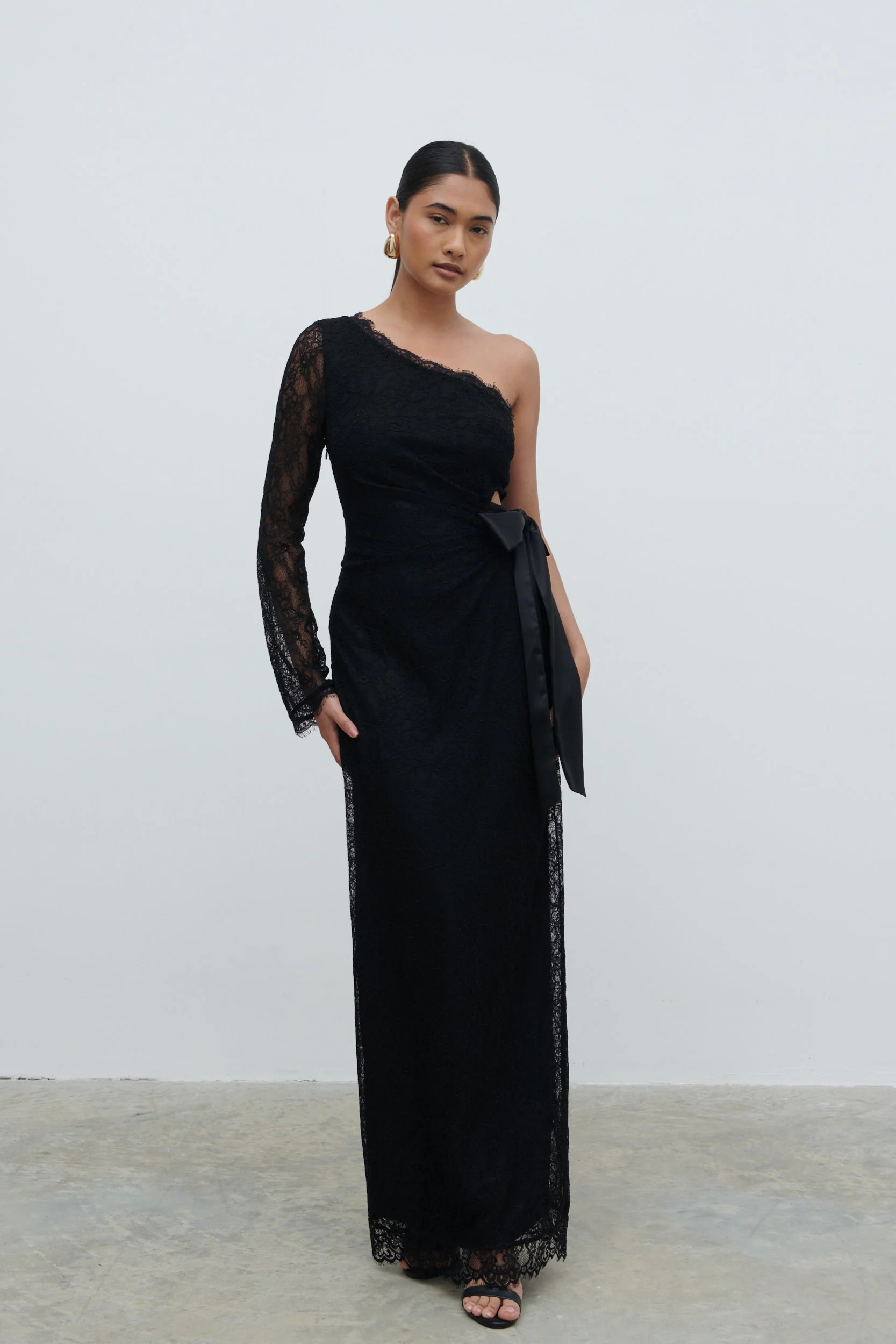 Mollie One Shoulder Lace Maxi Dress - Black - Image 7