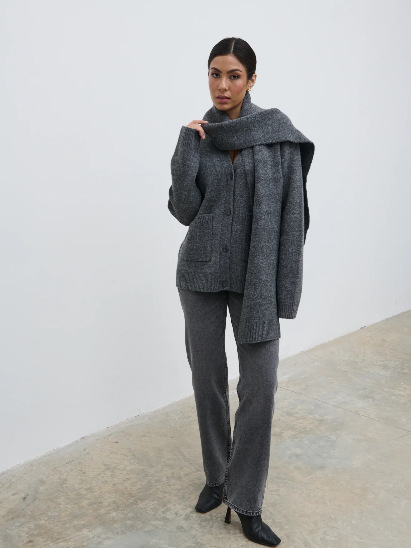 Murphy Cardigan Knit Scarf Set - Charcoal - Image 3