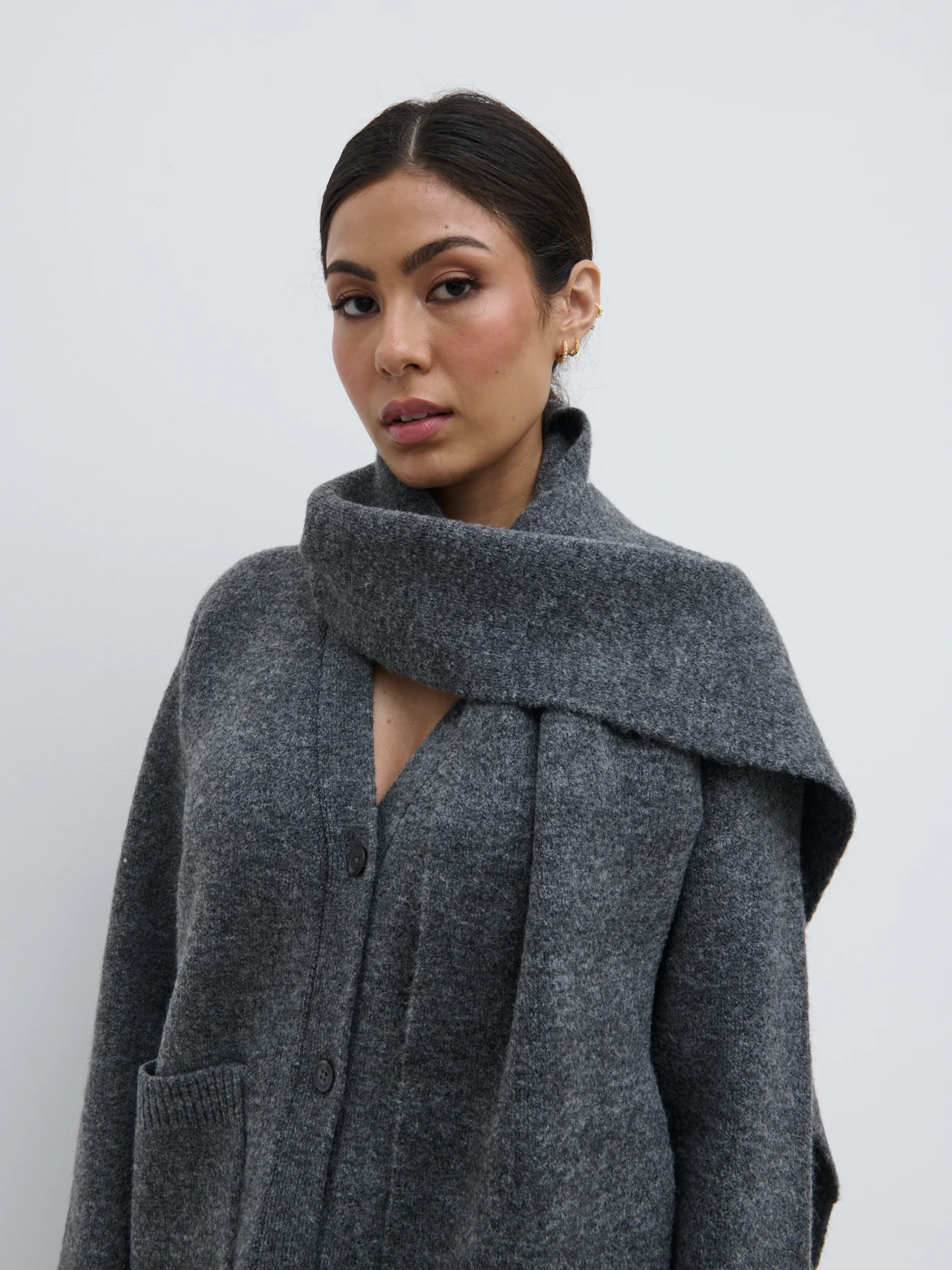 Murphy Cardigan Knit Scarf Set - Charcoal - Image 4