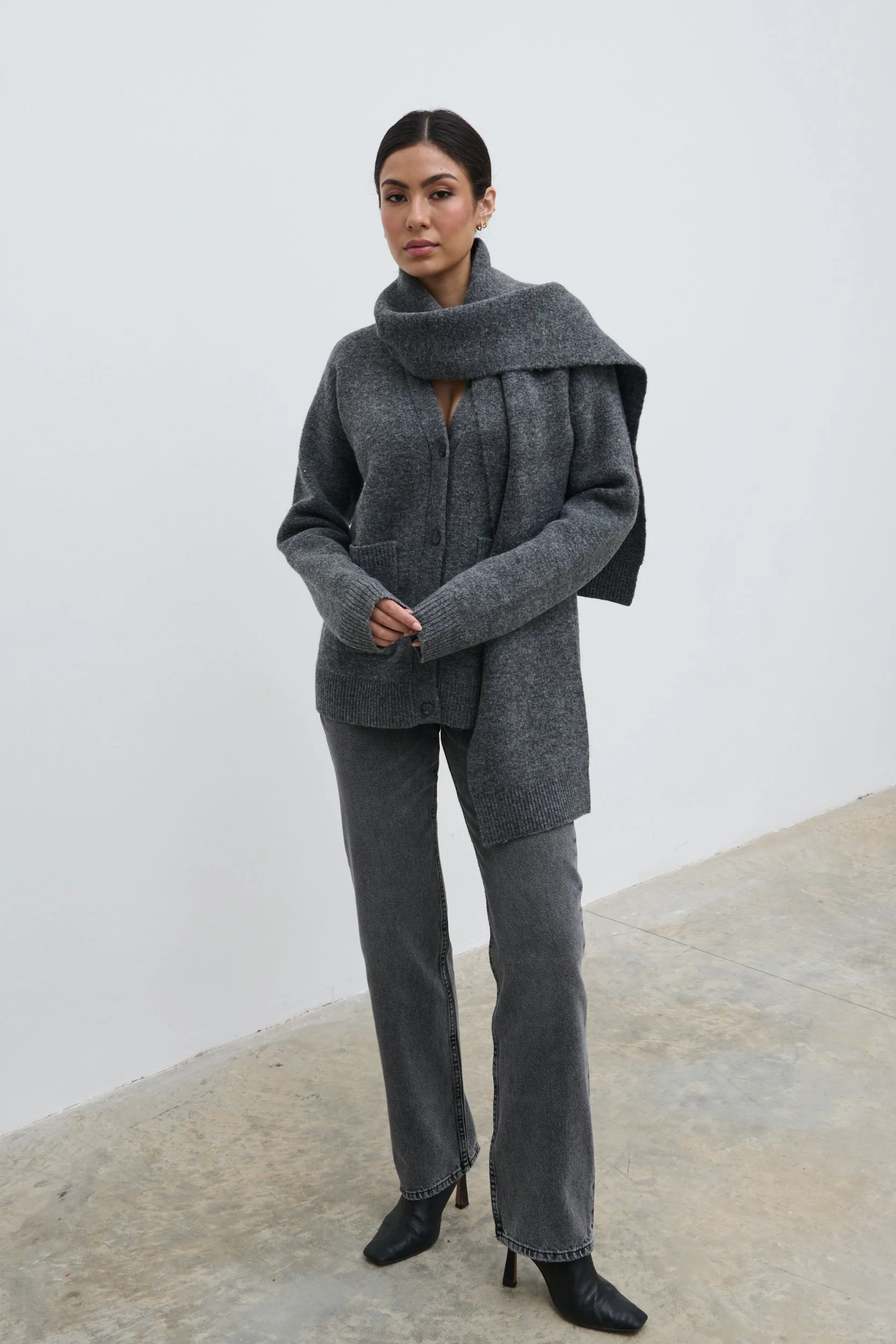Murphy Cardigan Knit Scarf Set - Charcoal - Image 6