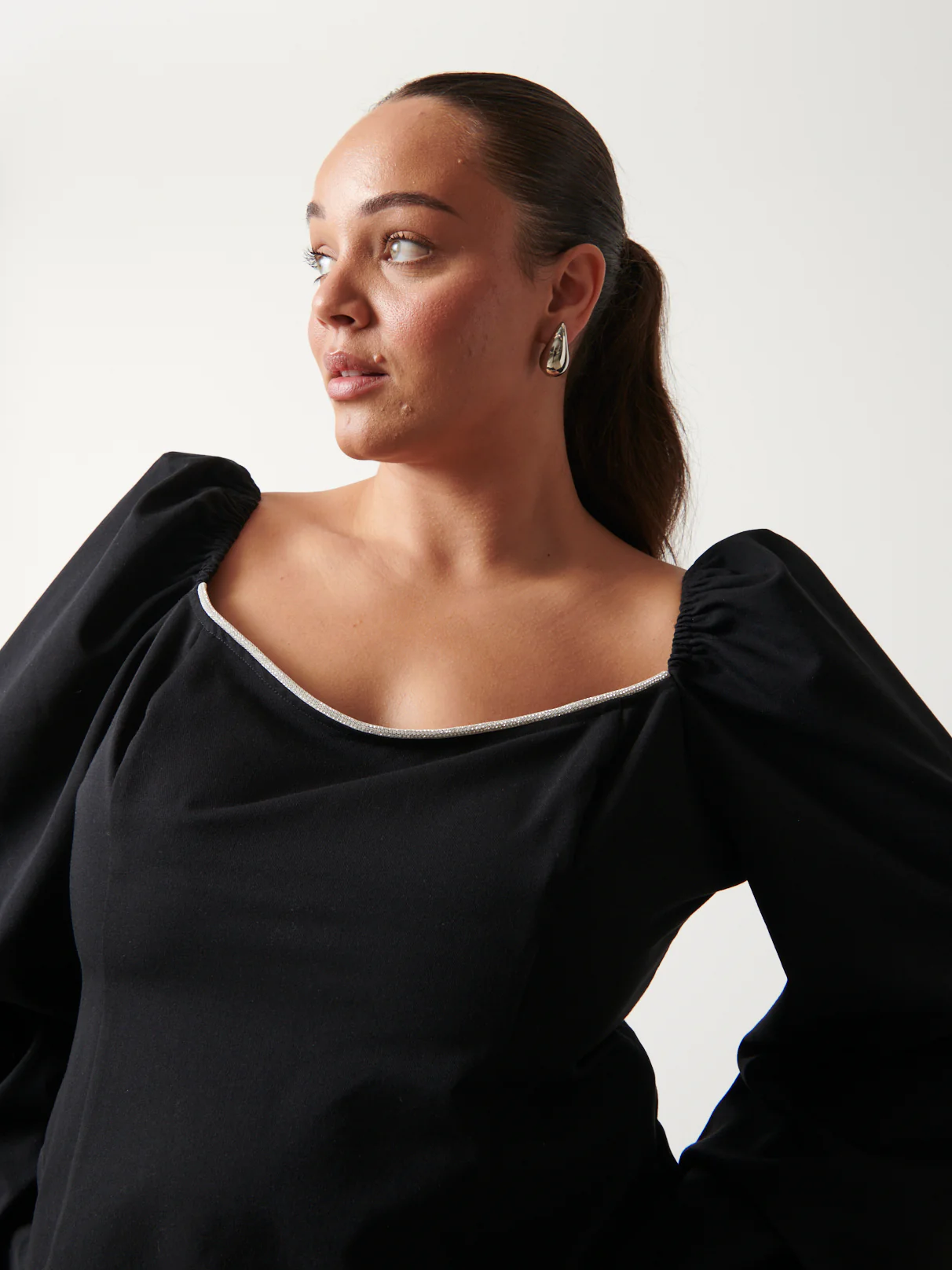Niamh Embellished Top Curve - Black - Image 4
