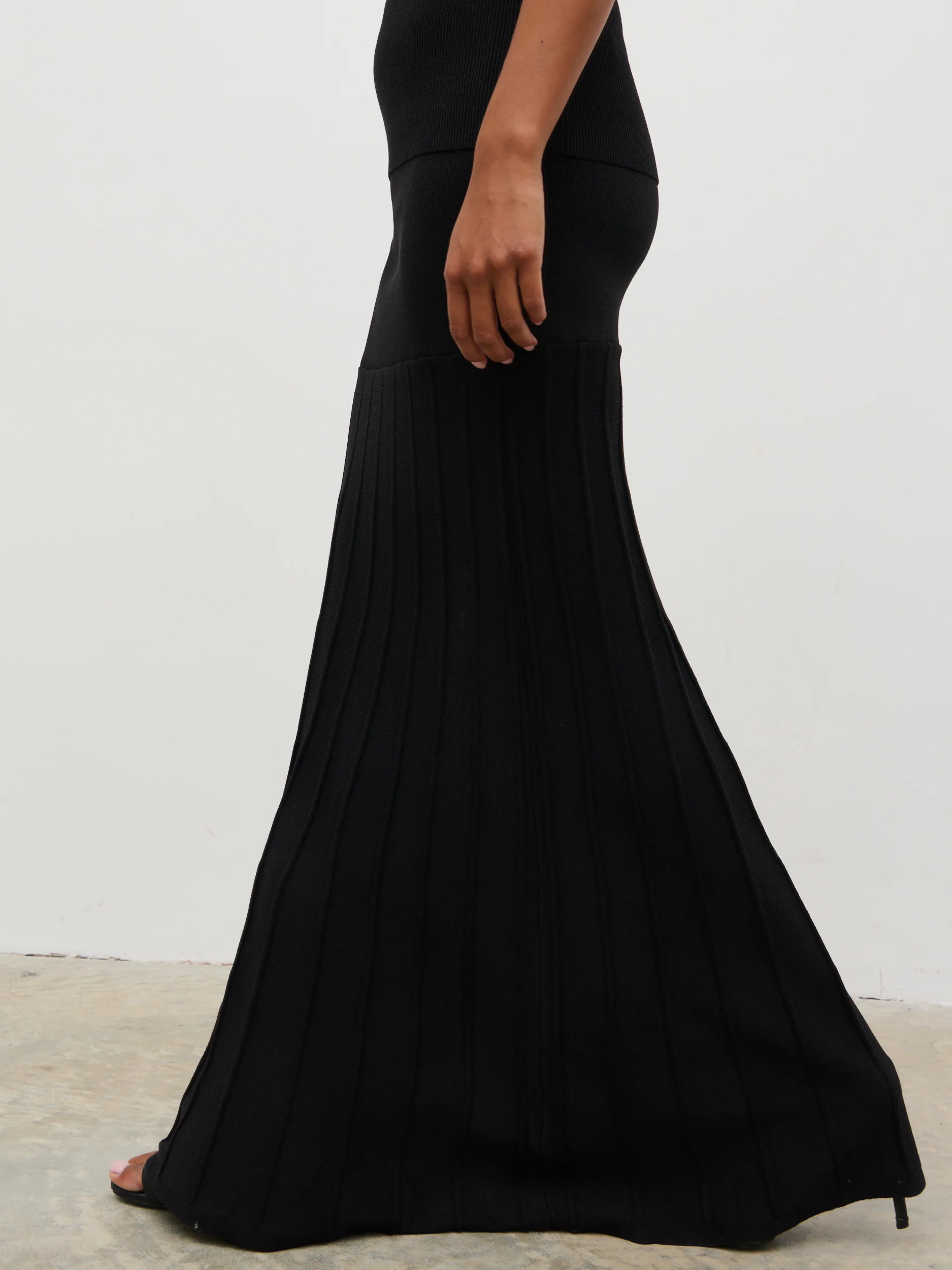 Reagan Pleated Knit Maxi Skirt - Black - Image 2