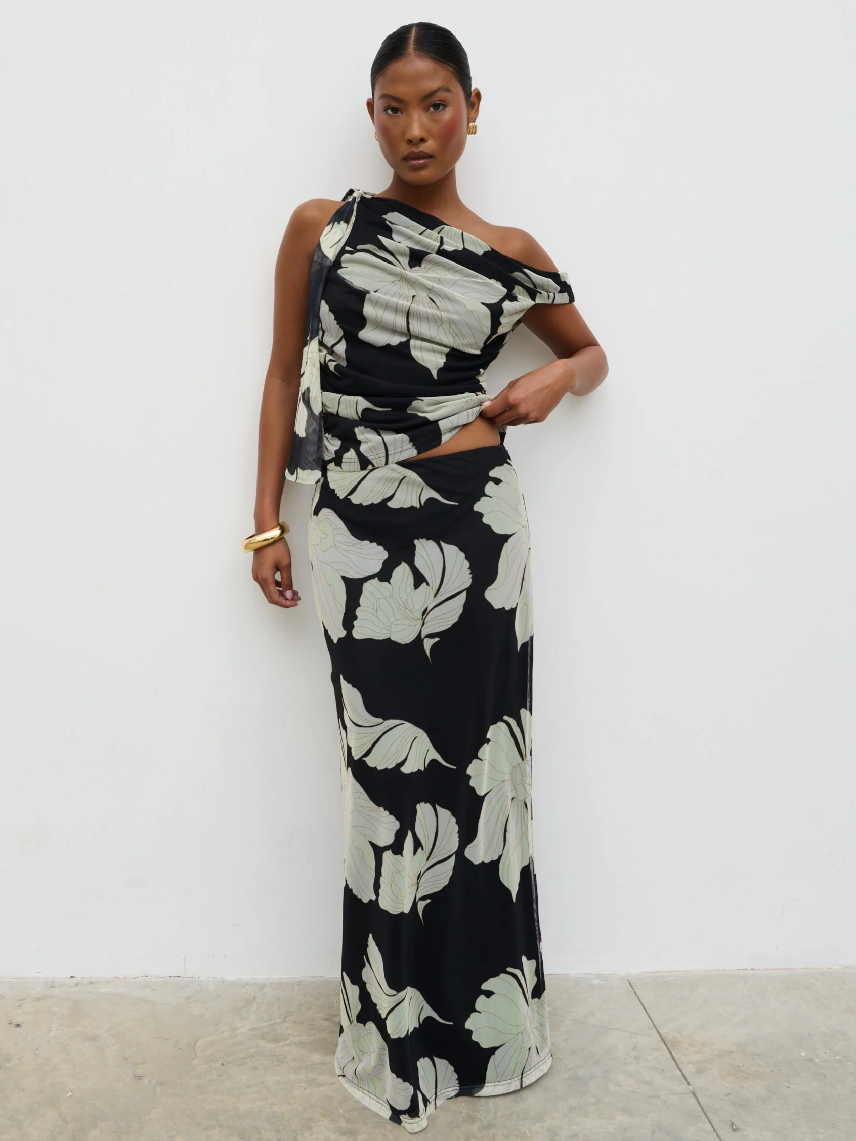 Shea Off Shoulder Jersey Tie Top - Monochrome Floral - Image 4