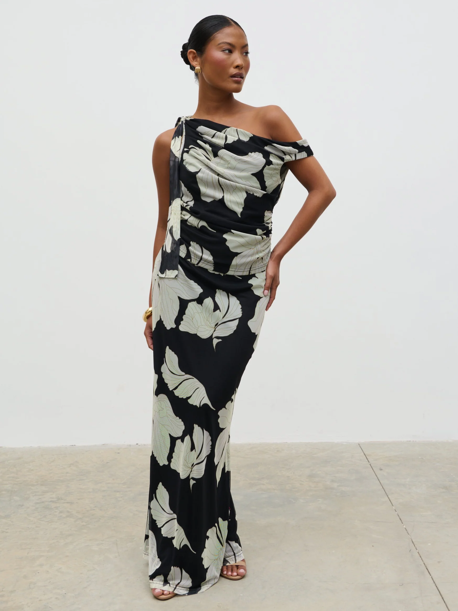 Shea Off Shoulder Jersey Tie Top - Monochrome Floral - Image 5