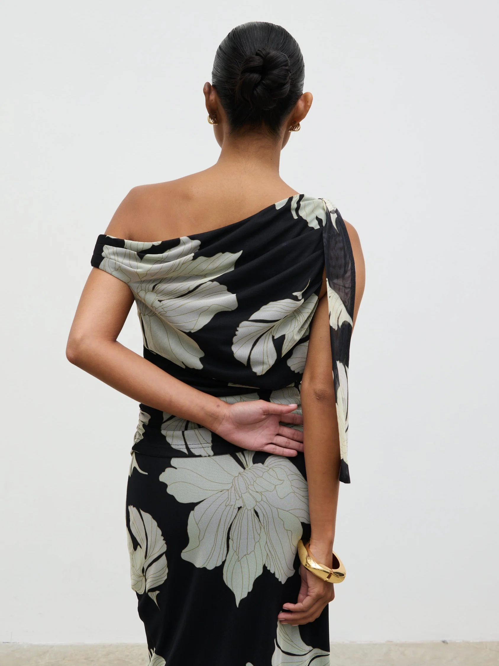 Shea Off Shoulder Jersey Tie Top - Monochrome Floral - Image 7